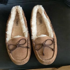 Ugg slippers like new